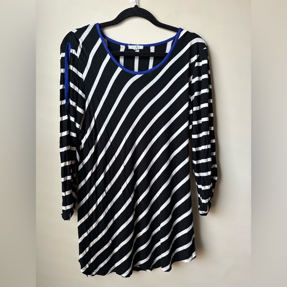 Ava James Woman’s Blue Black & White Striped Top Size XL Tunic